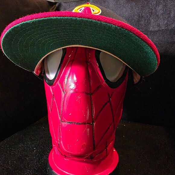 New Era Green and Pink Snapback Cap - Picture 2 of 8